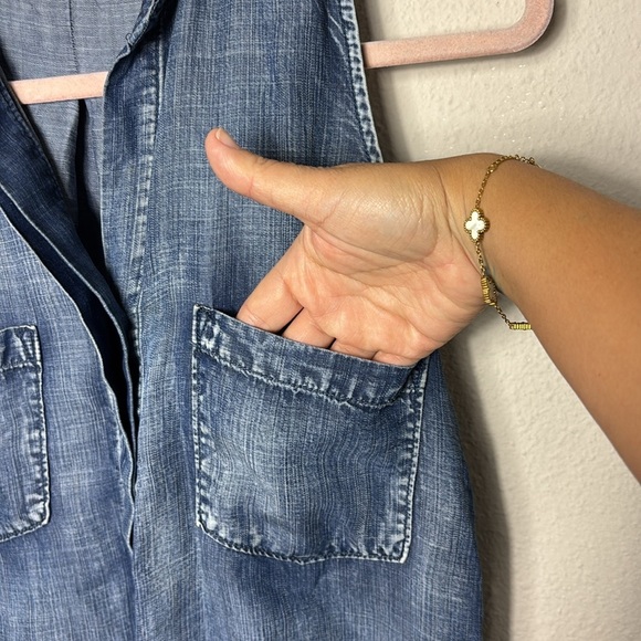 Cloth & Stone Denim Button Down Shirt Two Pockets Slit Back blue wash size XS - Picture 4 of 8